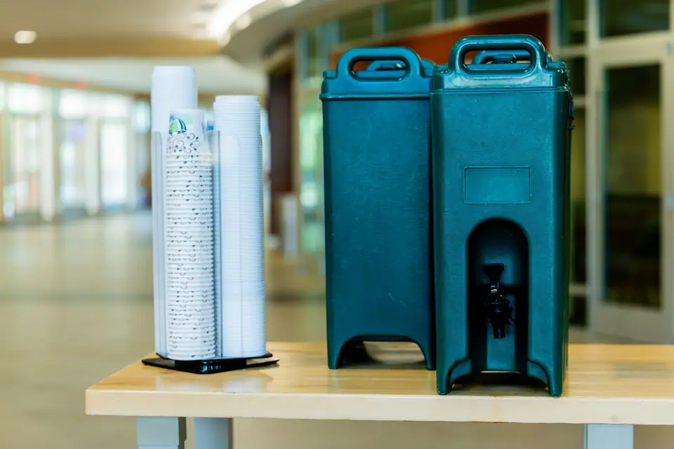 İstiflenmiş termobox yemek taşıma kapları