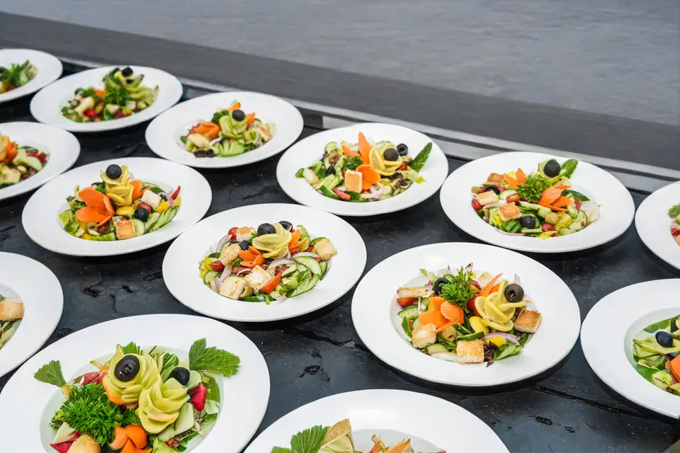 Kokteyl catering: kişi başı kaç parça, kaç garson, kaç saat?